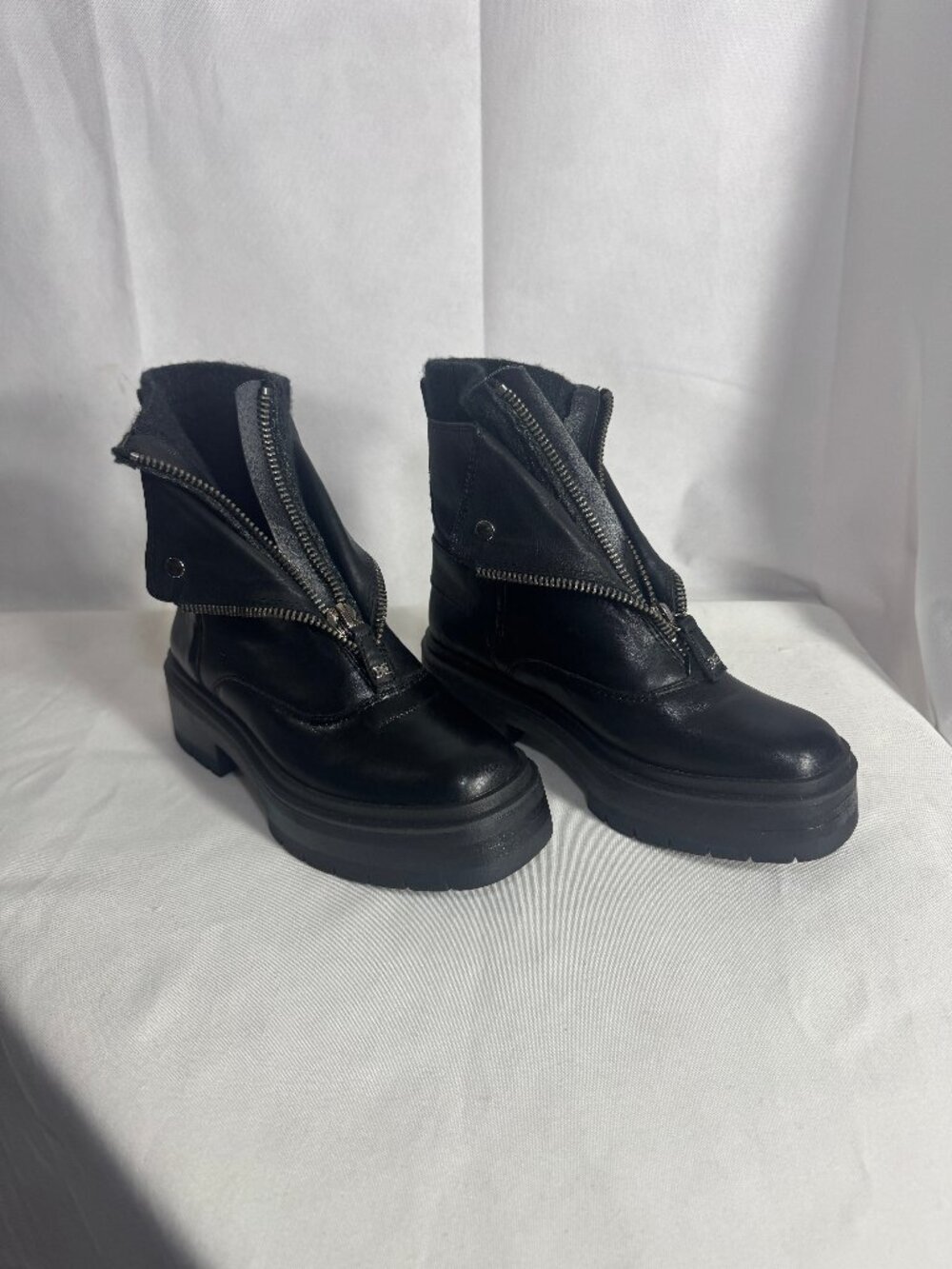 Sam Edelman boots double zippered design